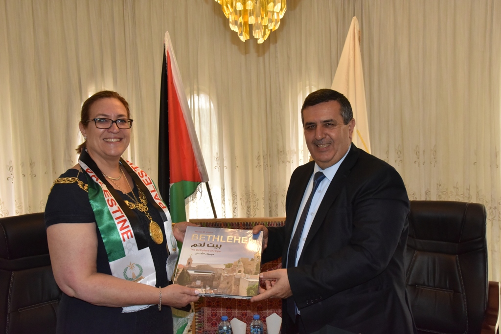A meeting at Bethlehem Municipality between the Mayor of Bethlehem and Glasgow