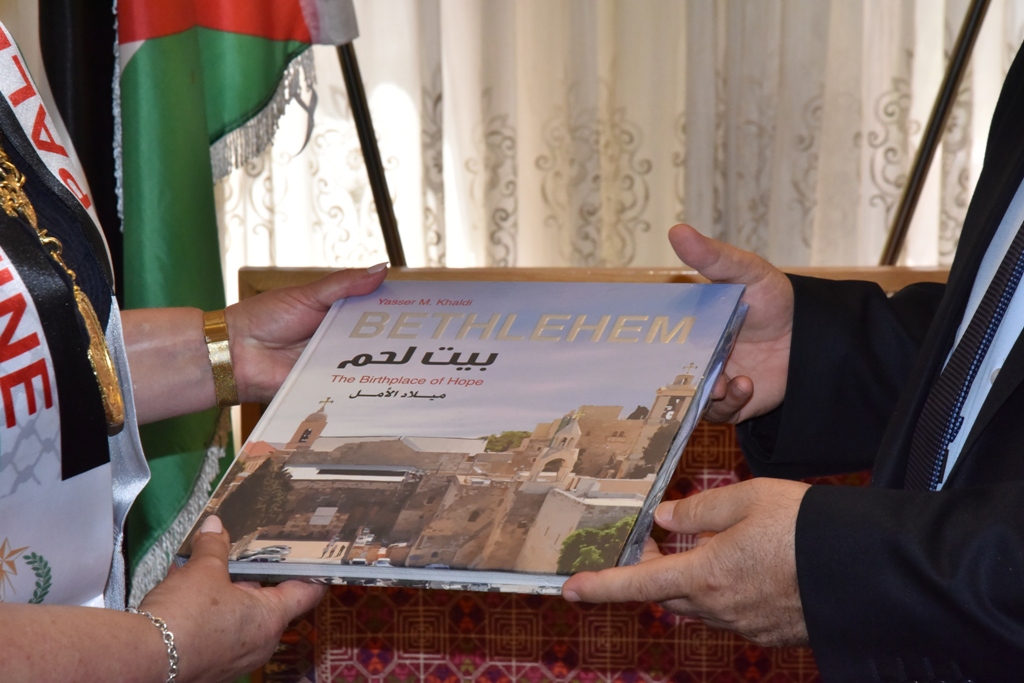 A meeting at Bethlehem Municipality between the Mayor of Bethlehem and Glasgow