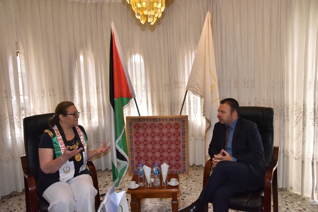 A meeting at Bethlehem Municipality between the Mayor of Bethlehem and Glasgow