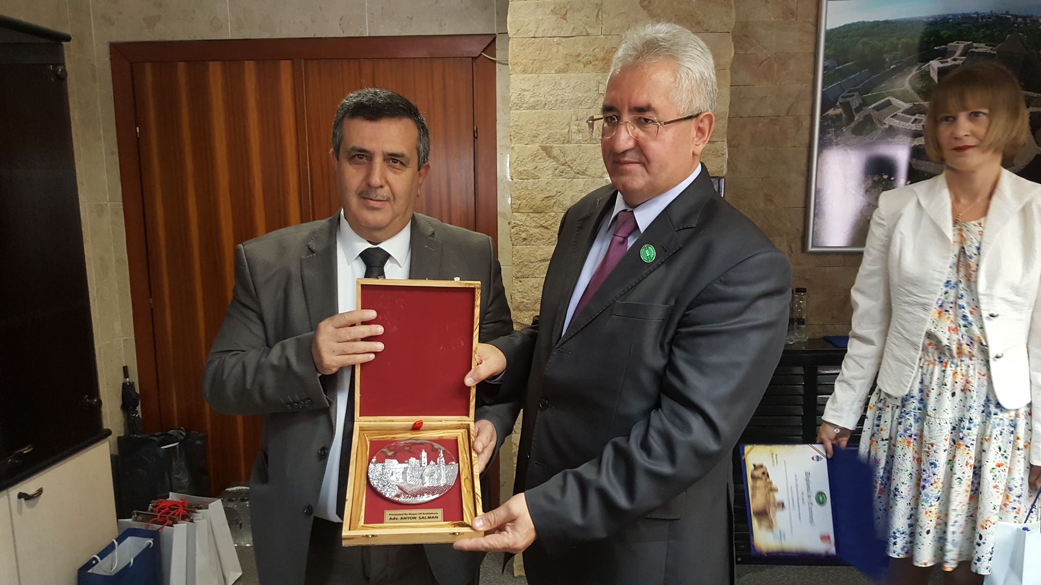 سلمان يشارك بإحتفال مدينة سوتشافا الرومانية المتوأمة مع مدينة بيت لحم والإتفاق حول تبادلات عديدة بين الجانبين