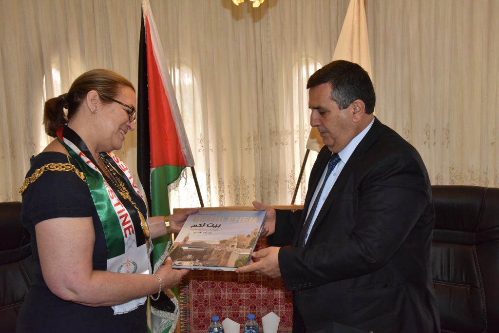 A meeting at Bethlehem Municipality between the Mayor of Bethlehem and Glasgow
