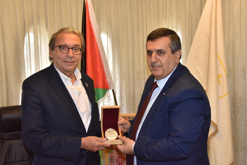 رئيس بلدية بيت لحم يستقبل رئيس بلدية ستراسبورغ الفرنسية ويبحثان سبل تعزيز العلاقات