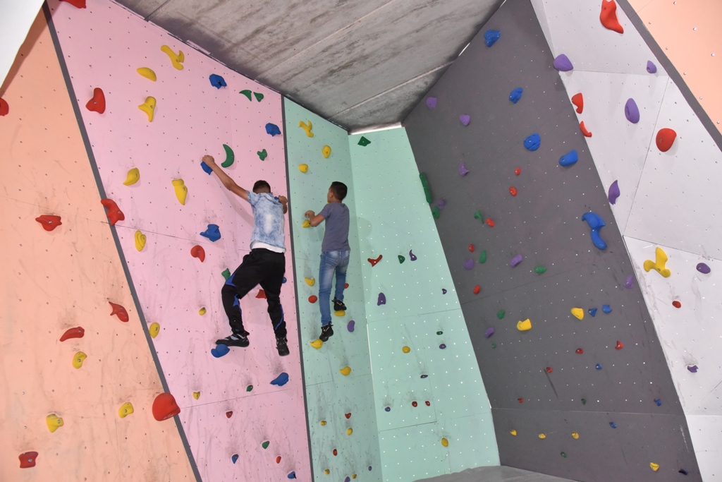 في إطار اتفاقية التوأمة بين بلديتي بيت لحم وجرونوبل  إفتتاح غرفة للتسلق في مبنى محطة الباصات المركزية