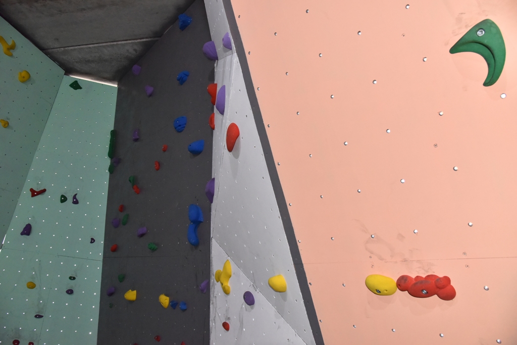 في إطار اتفاقية التوأمة بين بلديتي بيت لحم وجرونوبل  إفتتاح غرفة للتسلق في مبنى محطة الباصات المركزية