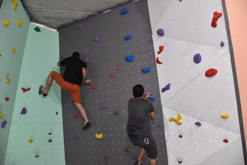 في إطار اتفاقية التوأمة بين بلديتي بيت لحم وجرونوبل  إفتتاح غرفة للتسلق في مبنى محطة الباصات المركزية