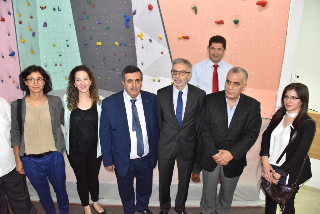 في إطار اتفاقية التوأمة بين بلديتي بيت لحم وجرونوبل  إفتتاح غرفة للتسلق في مبنى محطة الباصات المركزية