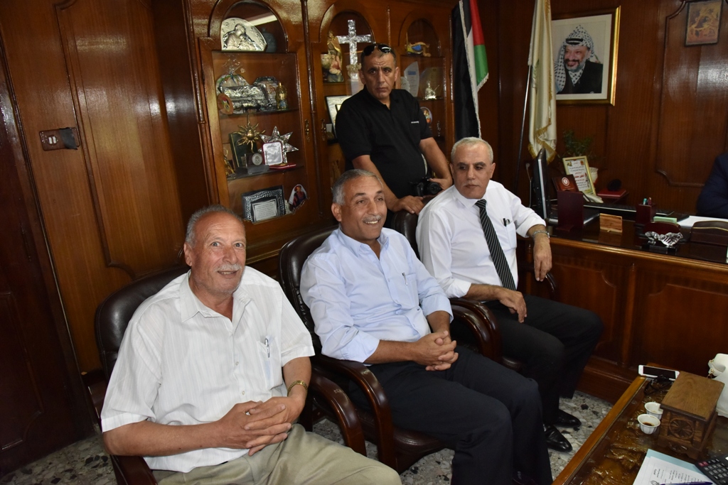 بهدف إقامة مدرسة صناعية حكومية تخدم محافظة بيت لحم  سلمان يوقع على إتفاقية شراء قطعة أرض