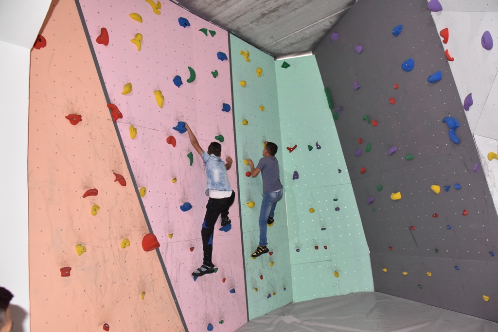 في إطار اتفاقية التوأمة بين بلديتي بيت لحم وجرونوبل  إفتتاح غرفة للتسلق في مبنى محطة الباصات المركزية