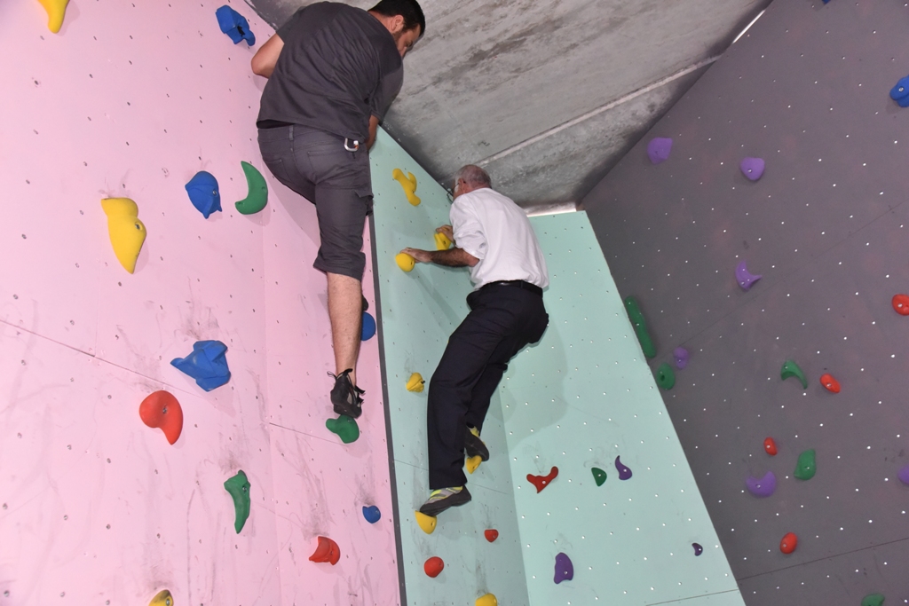 في إطار اتفاقية التوأمة بين بلديتي بيت لحم وجرونوبل  إفتتاح غرفة للتسلق في مبنى محطة الباصات المركزية