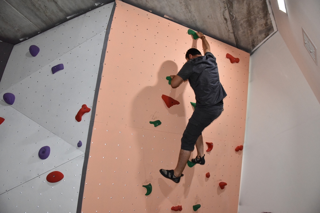 في إطار اتفاقية التوأمة بين بلديتي بيت لحم وجرونوبل  إفتتاح غرفة للتسلق في مبنى محطة الباصات المركزية