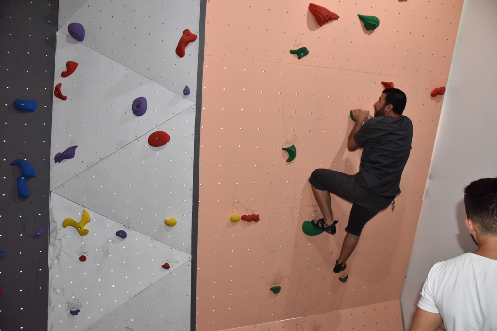 في إطار اتفاقية التوأمة بين بلديتي بيت لحم وجرونوبل  إفتتاح غرفة للتسلق في مبنى محطة الباصات المركزية