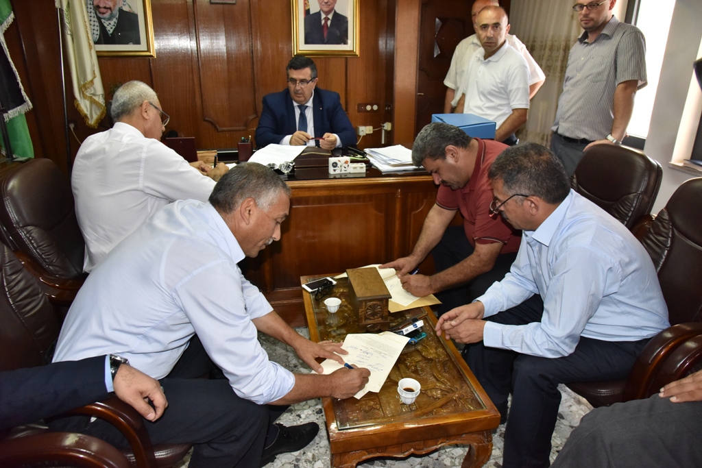 بهدف إقامة مدرسة صناعية حكومية تخدم محافظة بيت لحم  سلمان يوقع على إتفاقية شراء قطعة أرض