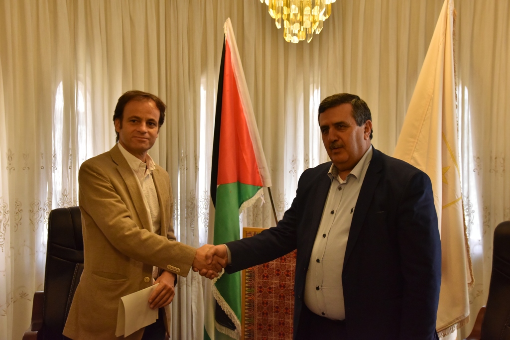 سلمان يستقبل وفداً إسبانياً متضامناً مع الشعب الفلسطيني وينقل لهم تحديات المدينة