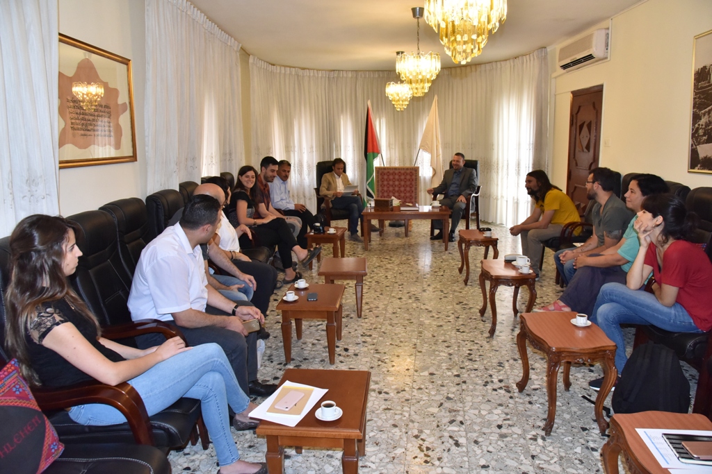 سلمان يستقبل وفداً إسبانياً متضامناً مع الشعب الفلسطيني وينقل لهم تحديات المدينة