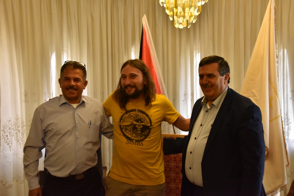 سلمان يستقبل وفداً إسبانياً متضامناً مع الشعب الفلسطيني وينقل لهم تحديات المدينة