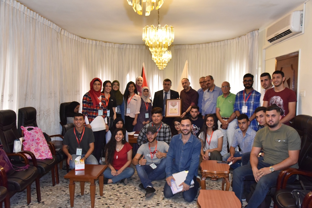 رئيس بلدية بيت لحم ورئيس المجلس الشبابي يستقبلان وفد مجلس شبابي البيرة