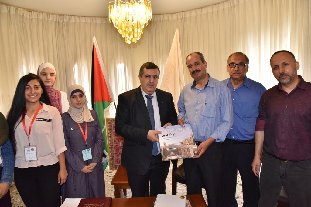 رئيس بلدية بيت لحم ورئيس المجلس الشبابي يستقبلان وفد مجلس شبابي البيرة