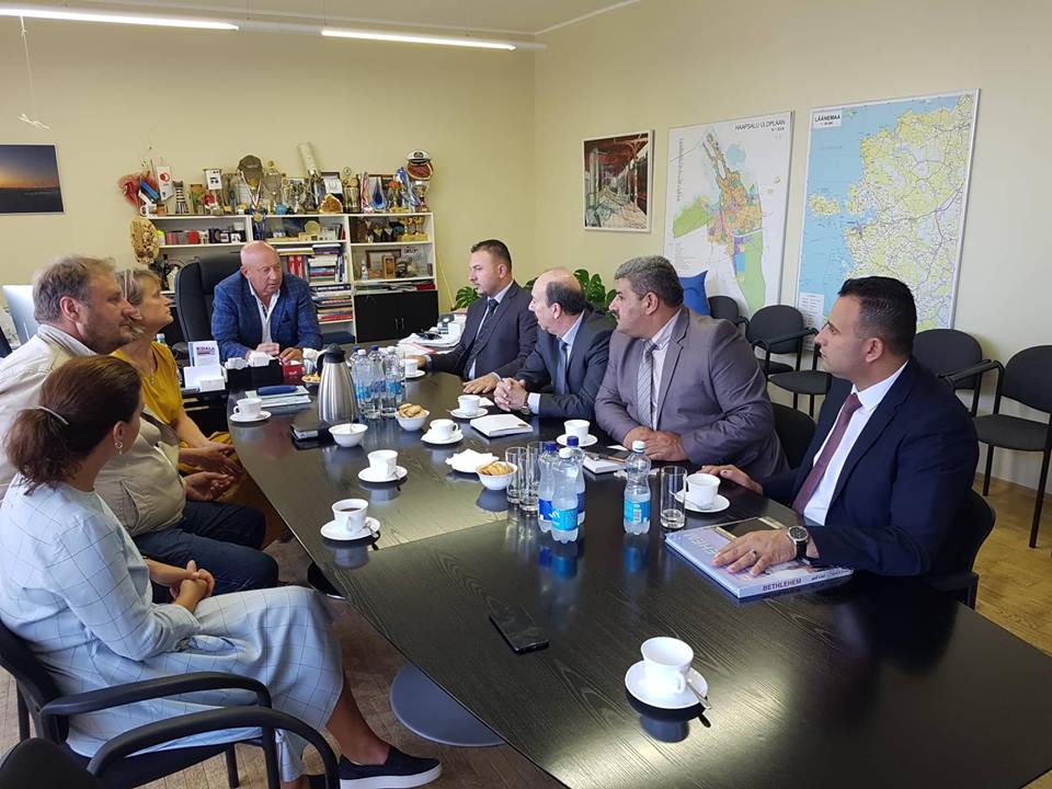 وفد من بلدية بيت لحم يزور هابسالو الأستونية المتوأمة مع بيت لحم