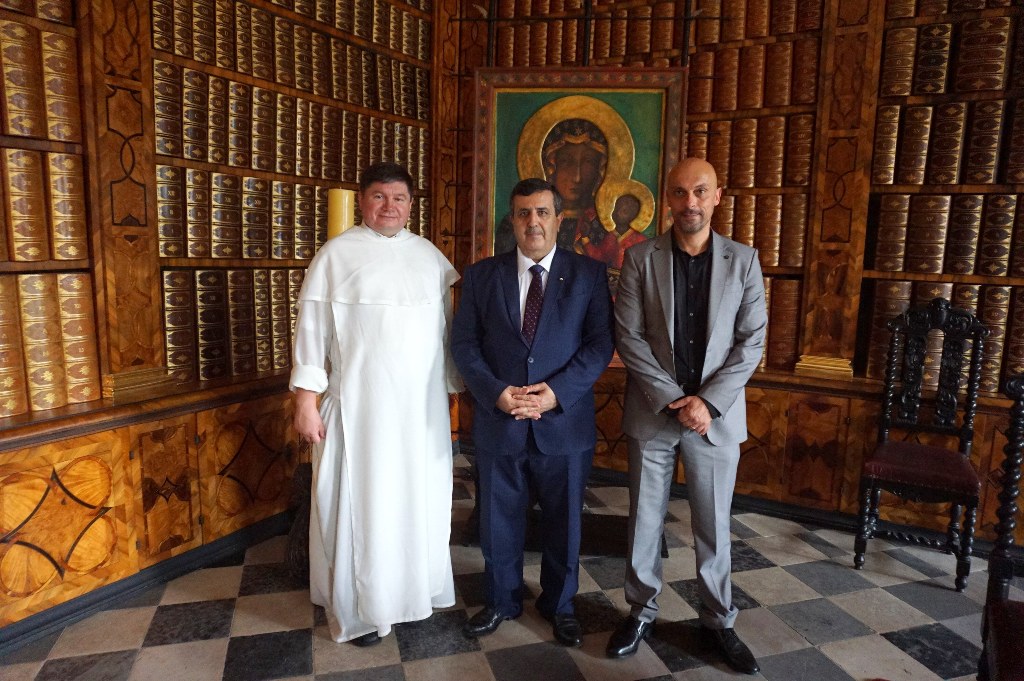 في جولته إلى بولندا سلمان يلتقي برئيس بلدية شيستوكوفا والسفير بوختا