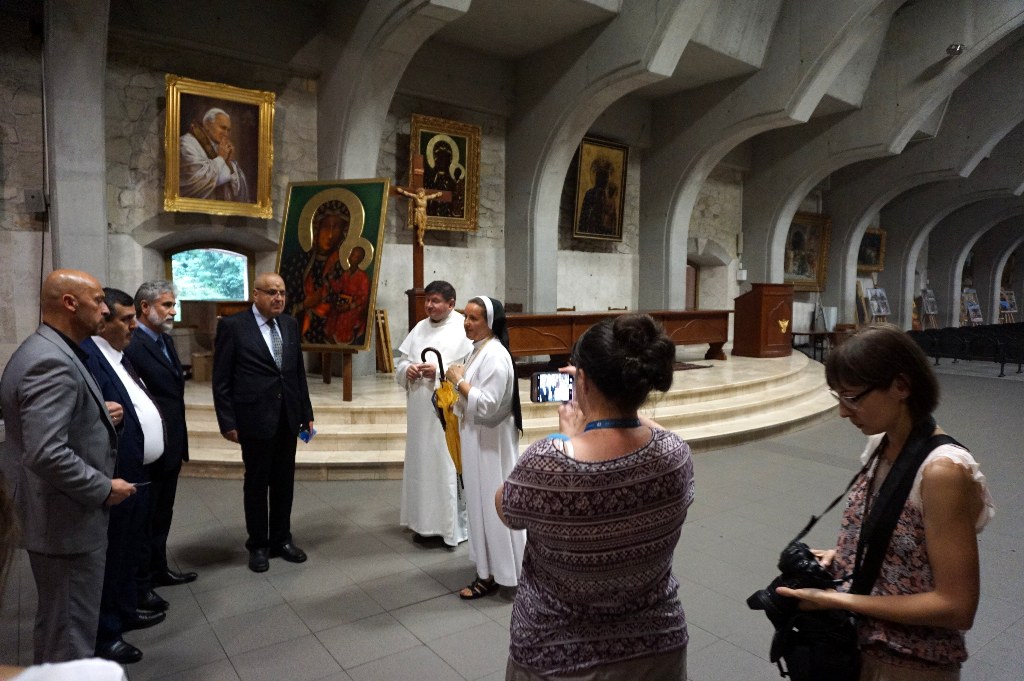 في جولته إلى بولندا سلمان يلتقي برئيس بلدية شيستوكوفا والسفير بوختا