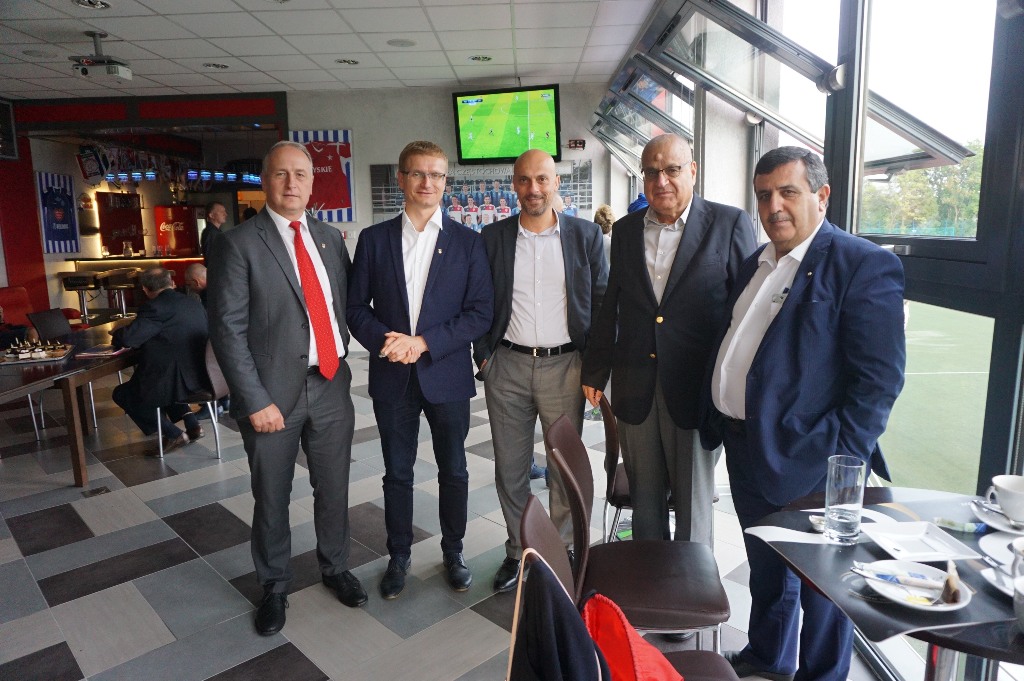 في جولته إلى بولندا سلمان يلتقي برئيس بلدية شيستوكوفا والسفير بوختا