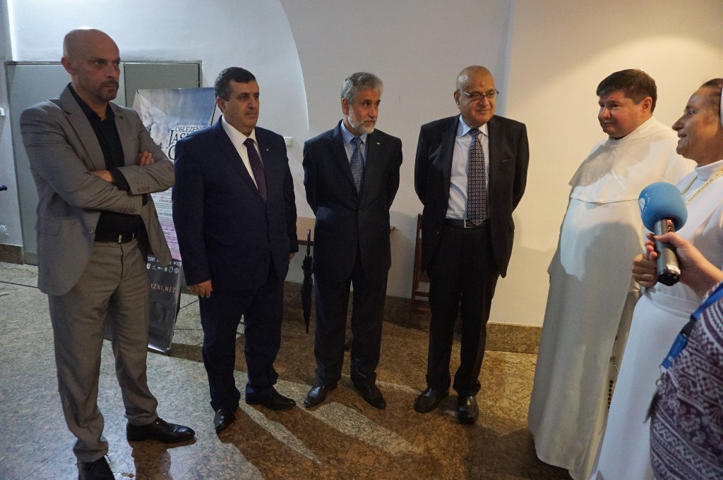 في جولته إلى بولندا سلمان يلتقي برئيس بلدية شيستوكوفا والسفير بوختا