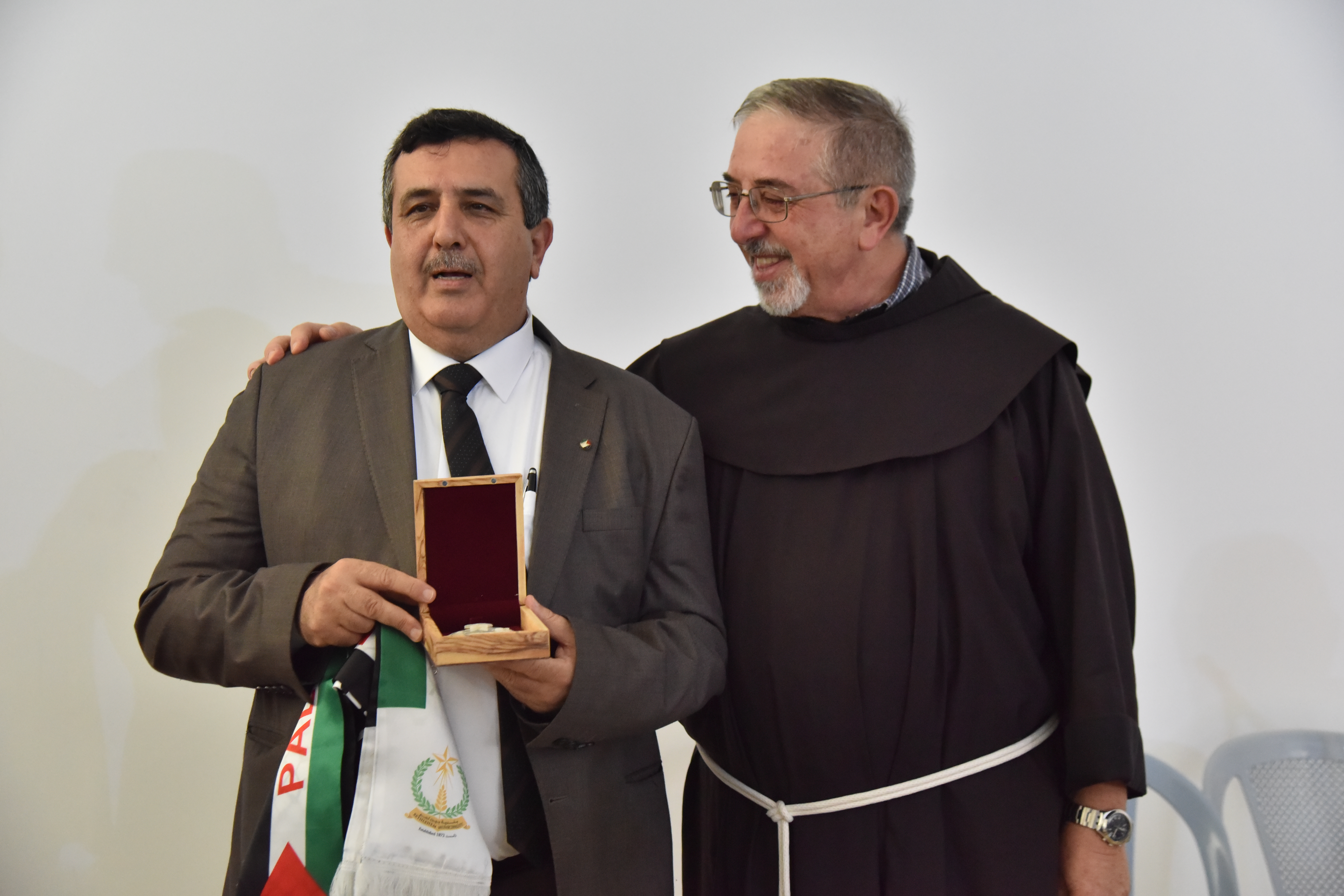 بلديتا بيت لحم وبوليانيللو الإيطالية: تحتفلان بتسيلم رئيس بلدية بيت لحم سلمان والأب فلتس مواطنة فخرية