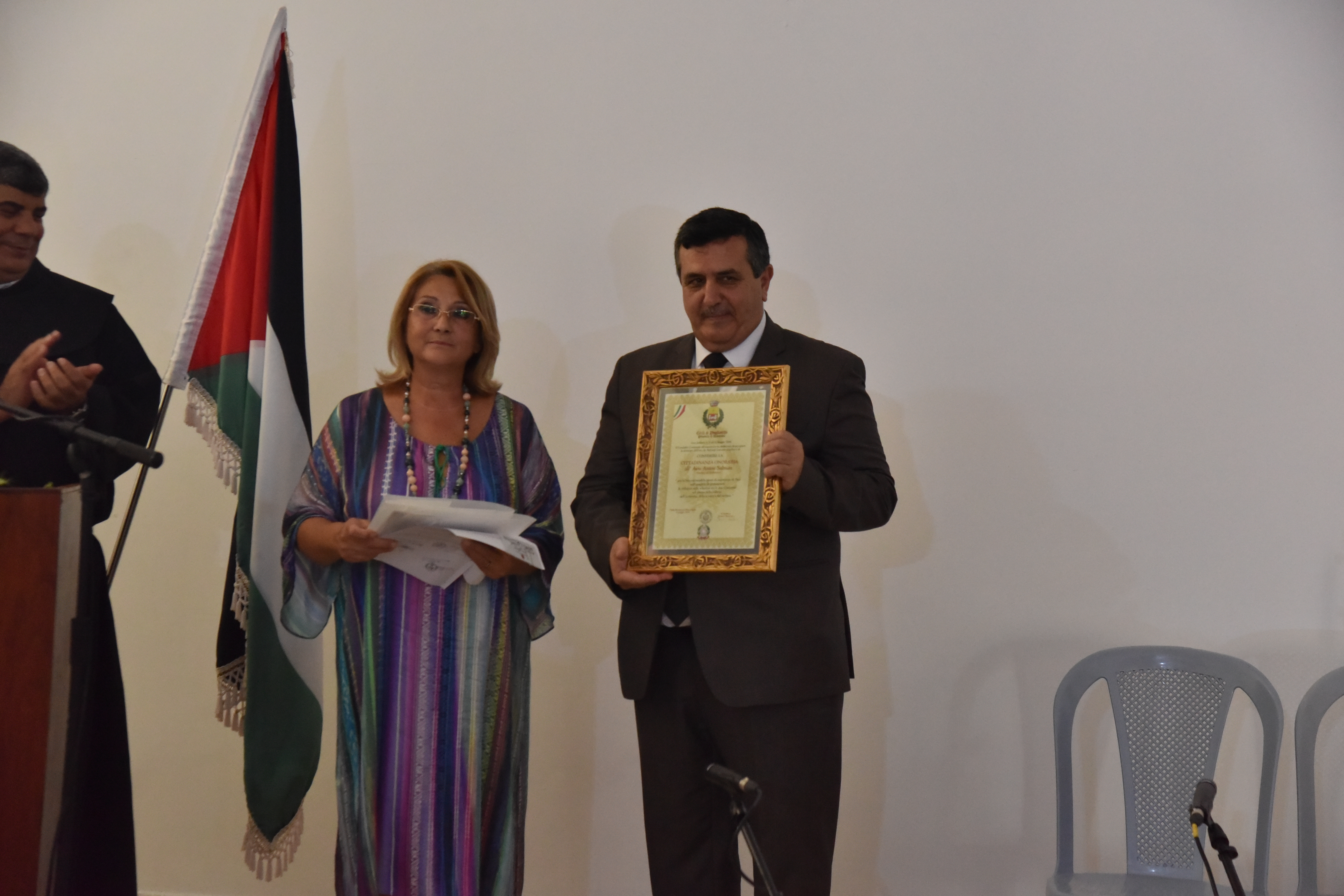 بلديتا بيت لحم وبوليانيللو الإيطالية: تحتفلان بتسيلم رئيس بلدية بيت لحم سلمان والأب فلتس مواطنة فخرية