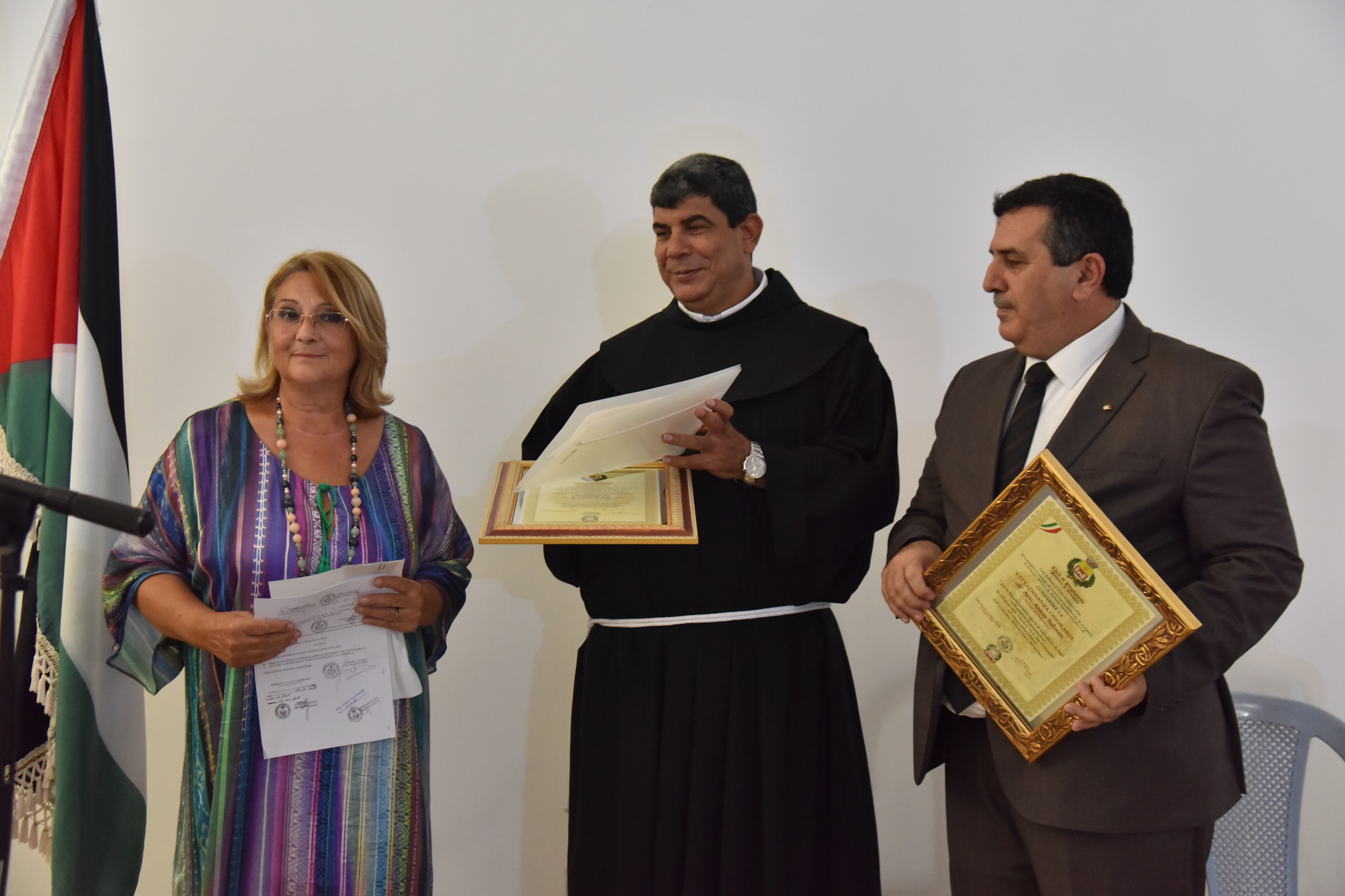 بلديتا بيت لحم وبوليانيللو الإيطالية: تحتفلان بتسيلم رئيس بلدية بيت لحم سلمان والأب فلتس مواطنة فخرية