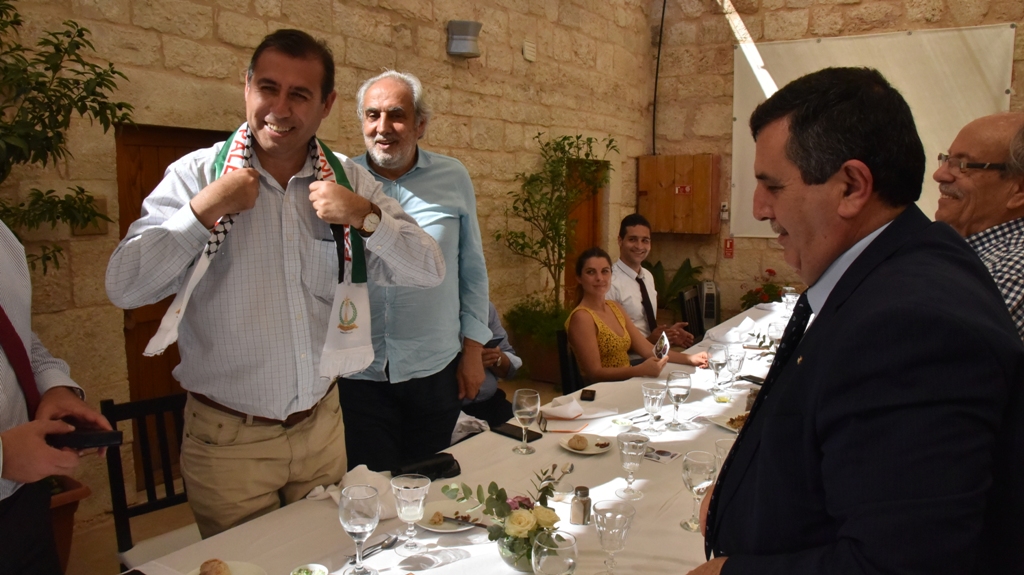 رئيس بلدية بيت لحم يستقبل وفداً من تشيلي ويتحدث عن المؤتمر القادم لمغتربي أبناء محافظة بيت لحم  