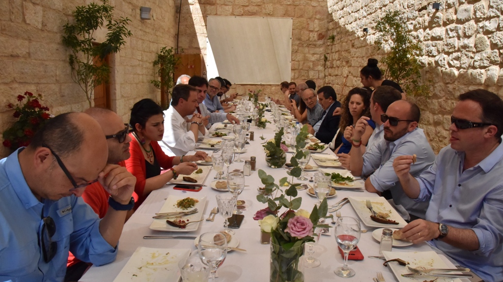 رئيس بلدية بيت لحم يستقبل وفداً من تشيلي ويتحدث عن المؤتمر القادم لمغتربي أبناء محافظة بيت لحم  