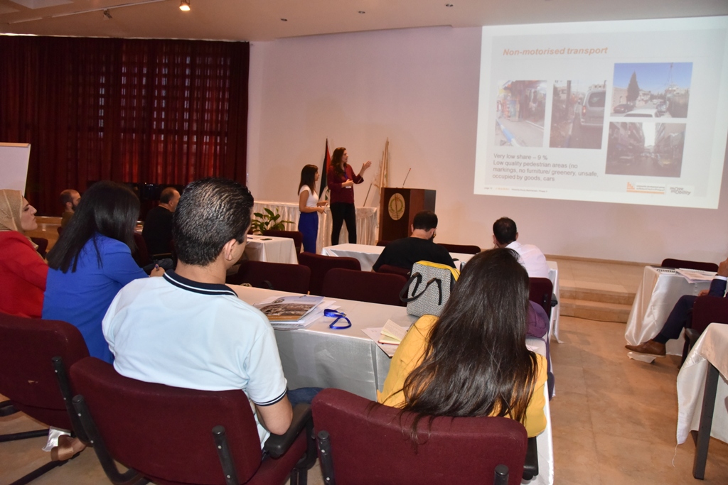 ورشة عمل في مركز السلام/ بيت لحم تحت عنوان ( الحركة المرورية لمحافظة بيت لحم للعام 2030 )