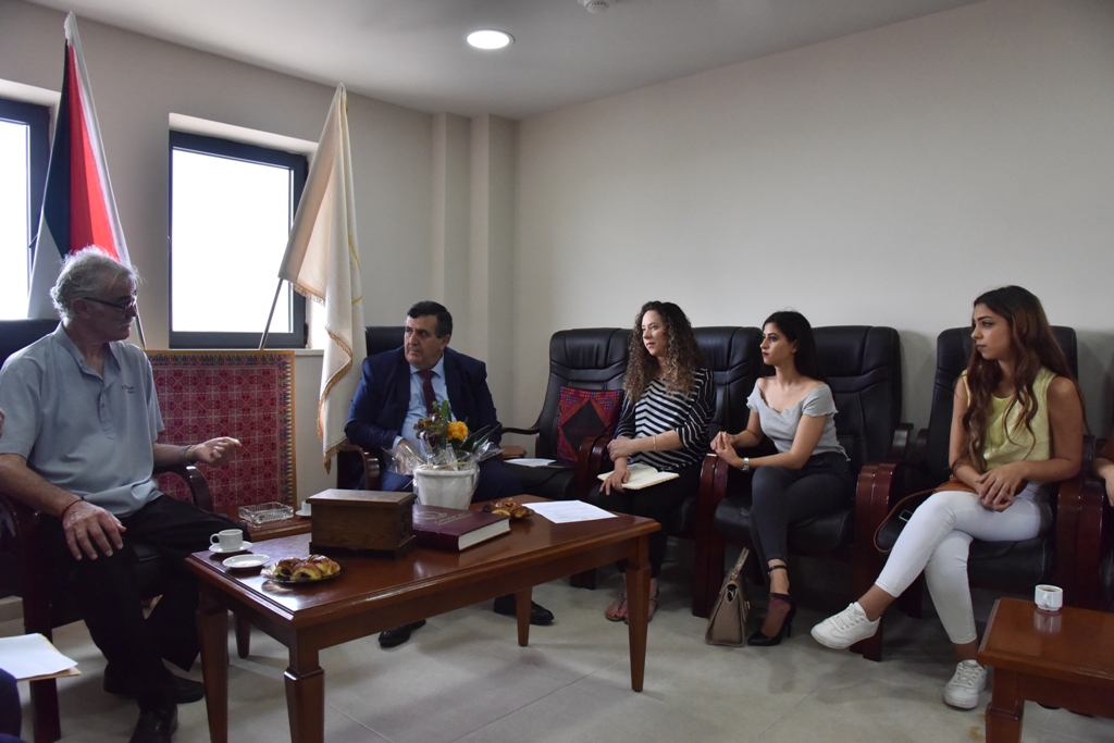 طالبات جامعة بيت لحم يزرن بلدية بيت لحم بعد إنهائهن تدريبهن في مجال الفندقة والسياحة في لورد الفرنسية  ضمن إتفاقية التوأمة بين بيت لحم ولورد