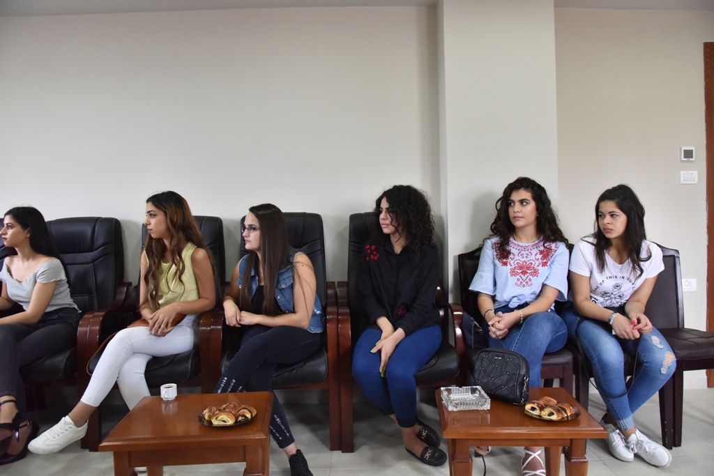 طالبات جامعة بيت لحم يزرن بلدية بيت لحم بعد إنهائهن تدريبهن في مجال الفندقة والسياحة في لورد الفرنسية  ضمن إتفاقية التوأمة بين بيت لحم ولورد