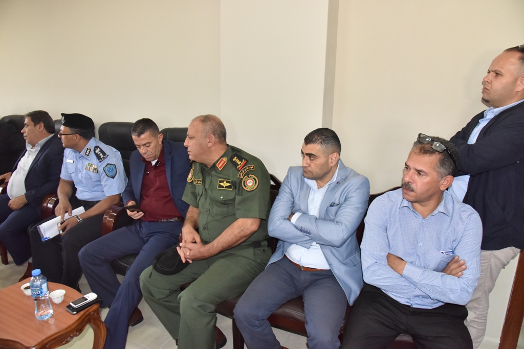 لاحقاً إلى لقاء فخامة رئيس دولة فلسطين مع رئيس بلدية بيت لحم وفد من المسؤولين الفلسطينيين يزور البلدية لمتابعة قرارات فخامة الرئيس لفرض سيادة القانون وتعزيز مكانة مدينة بيت لحم