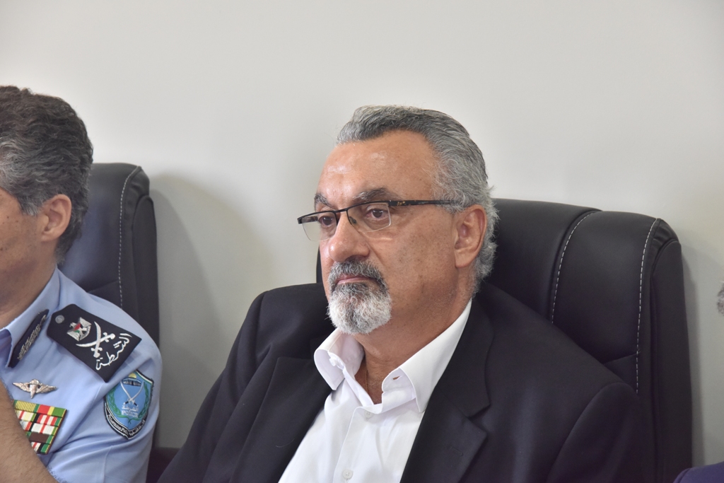 لاحقاً إلى لقاء فخامة رئيس دولة فلسطين مع رئيس بلدية بيت لحم وفد من المسؤولين الفلسطينيين يزور البلدية لمتابعة قرارات فخامة الرئيس لفرض سيادة القانون وتعزيز مكانة مدينة بيت لحم