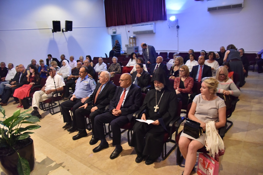 رئيس بلدية بيت لحم يمنح ممثل بولندا السابق شهادة مواطنة فخرية لمدينة بيت لحم