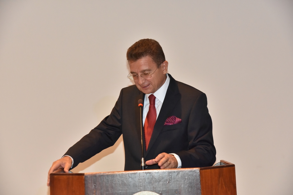 رئيس بلدية بيت لحم يمنح ممثل بولندا السابق شهادة مواطنة فخرية لمدينة بيت لحم