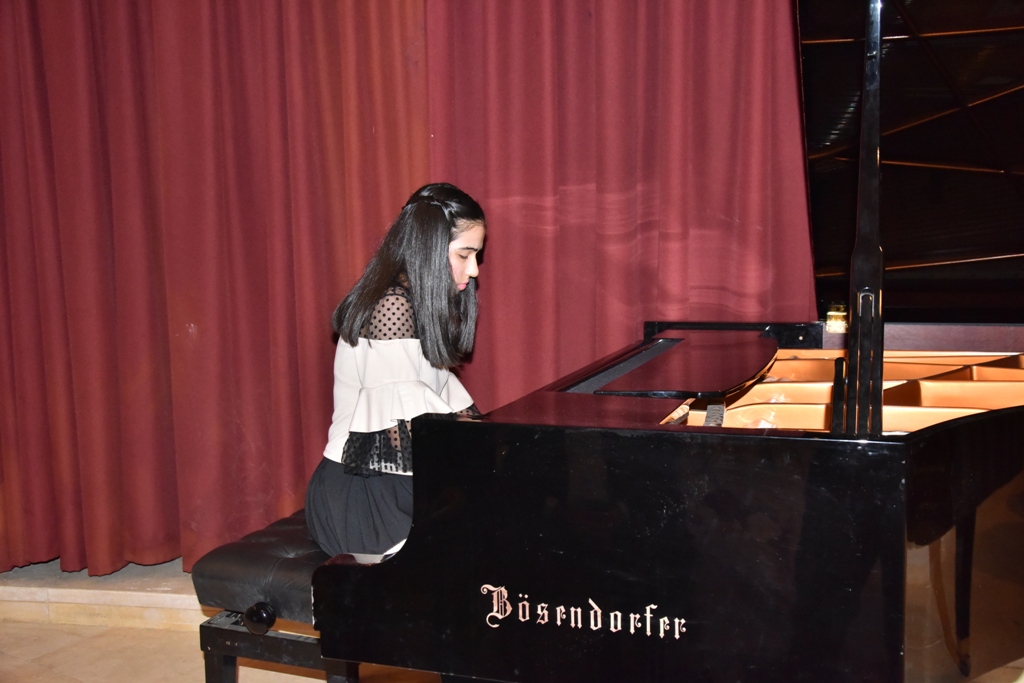 رئيس بلدية بيت لحم يمنح ممثل بولندا السابق شهادة مواطنة فخرية لمدينة بيت لحم