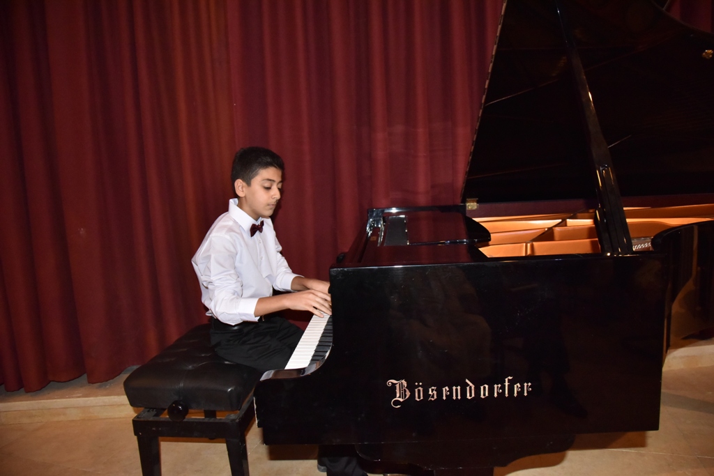 رئيس بلدية بيت لحم يمنح ممثل بولندا السابق شهادة مواطنة فخرية لمدينة بيت لحم