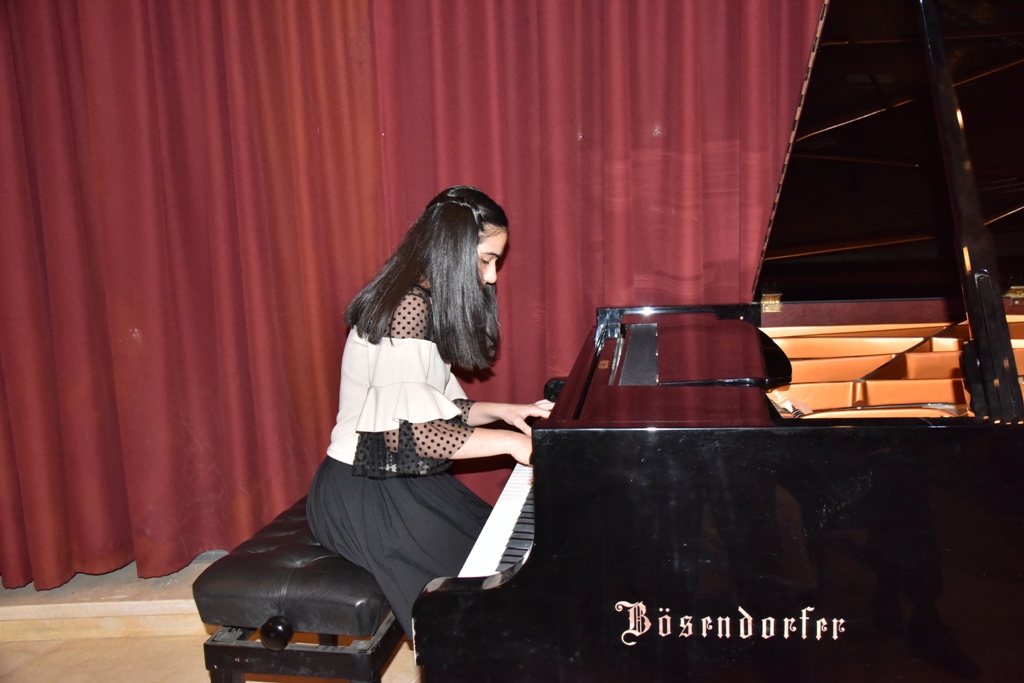 رئيس بلدية بيت لحم يمنح ممثل بولندا السابق شهادة مواطنة فخرية لمدينة بيت لحم