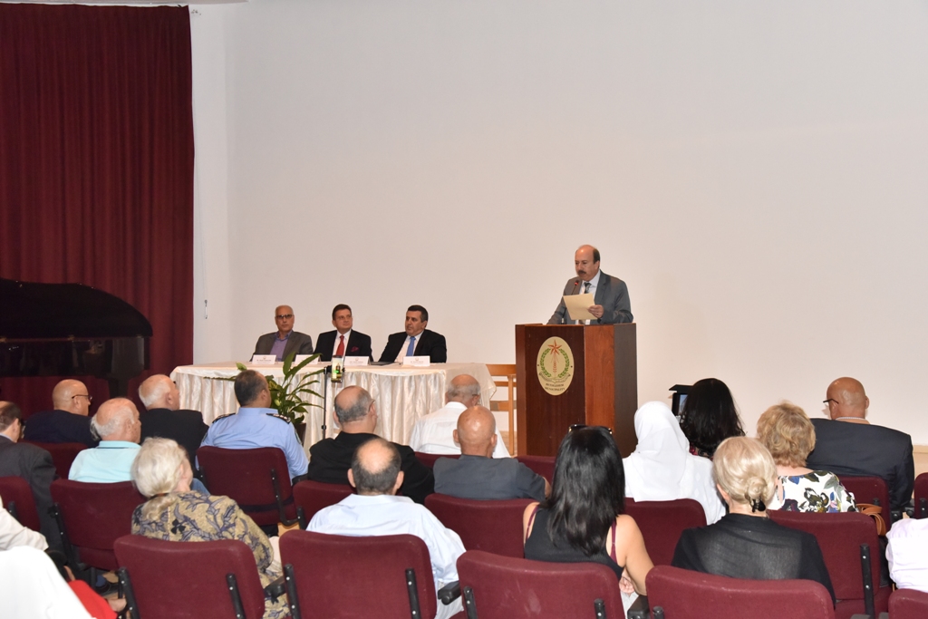 رئيس بلدية بيت لحم يمنح ممثل بولندا السابق شهادة مواطنة فخرية لمدينة بيت لحم