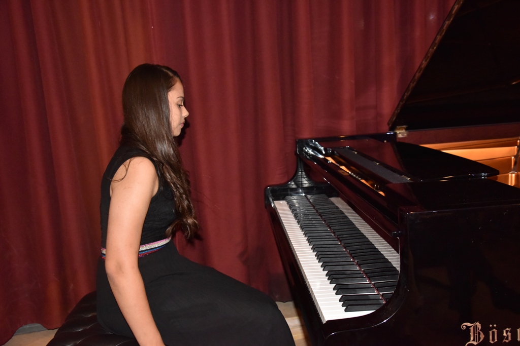 رئيس بلدية بيت لحم يمنح ممثل بولندا السابق شهادة مواطنة فخرية لمدينة بيت لحم