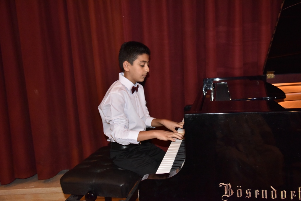 رئيس بلدية بيت لحم يمنح ممثل بولندا السابق شهادة مواطنة فخرية لمدينة بيت لحم