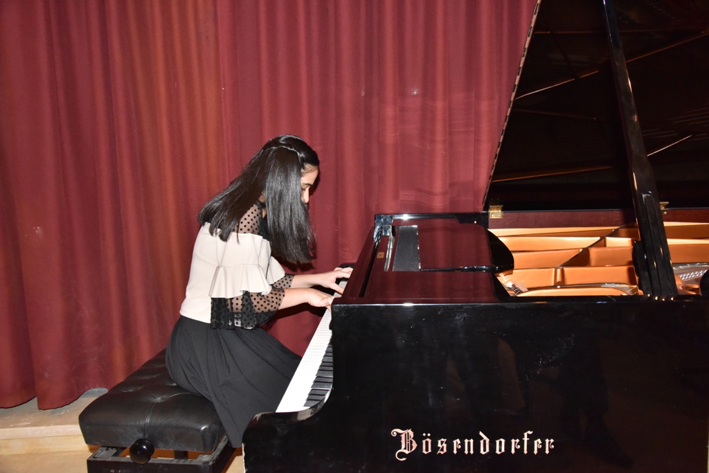 رئيس بلدية بيت لحم يمنح ممثل بولندا السابق شهادة مواطنة فخرية لمدينة بيت لحم