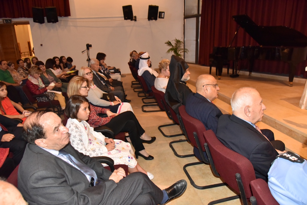 رئيس بلدية بيت لحم يمنح ممثل بولندا السابق شهادة مواطنة فخرية لمدينة بيت لحم