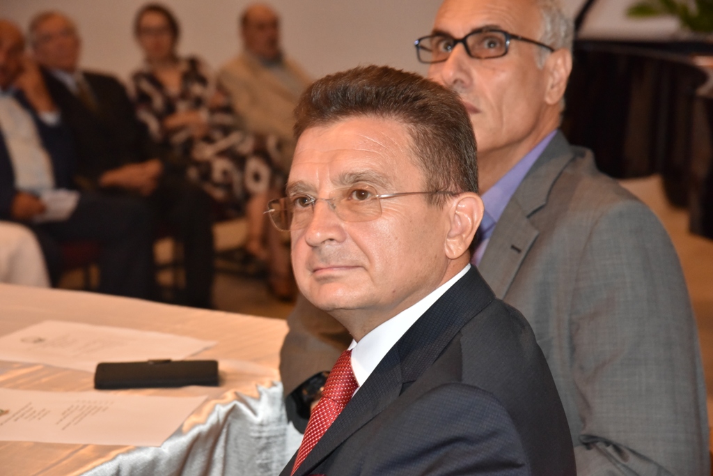 رئيس بلدية بيت لحم يمنح ممثل بولندا السابق شهادة مواطنة فخرية لمدينة بيت لحم