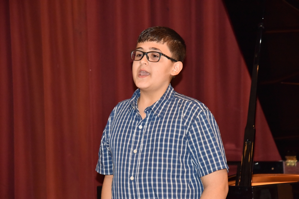 رئيس بلدية بيت لحم يمنح ممثل بولندا السابق شهادة مواطنة فخرية لمدينة بيت لحم