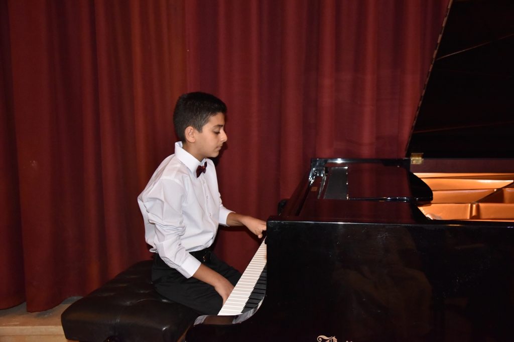 رئيس بلدية بيت لحم يمنح ممثل بولندا السابق شهادة مواطنة فخرية لمدينة بيت لحم