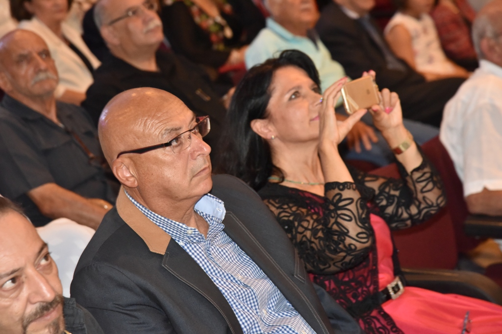 رئيس بلدية بيت لحم يمنح ممثل بولندا السابق شهادة مواطنة فخرية لمدينة بيت لحم